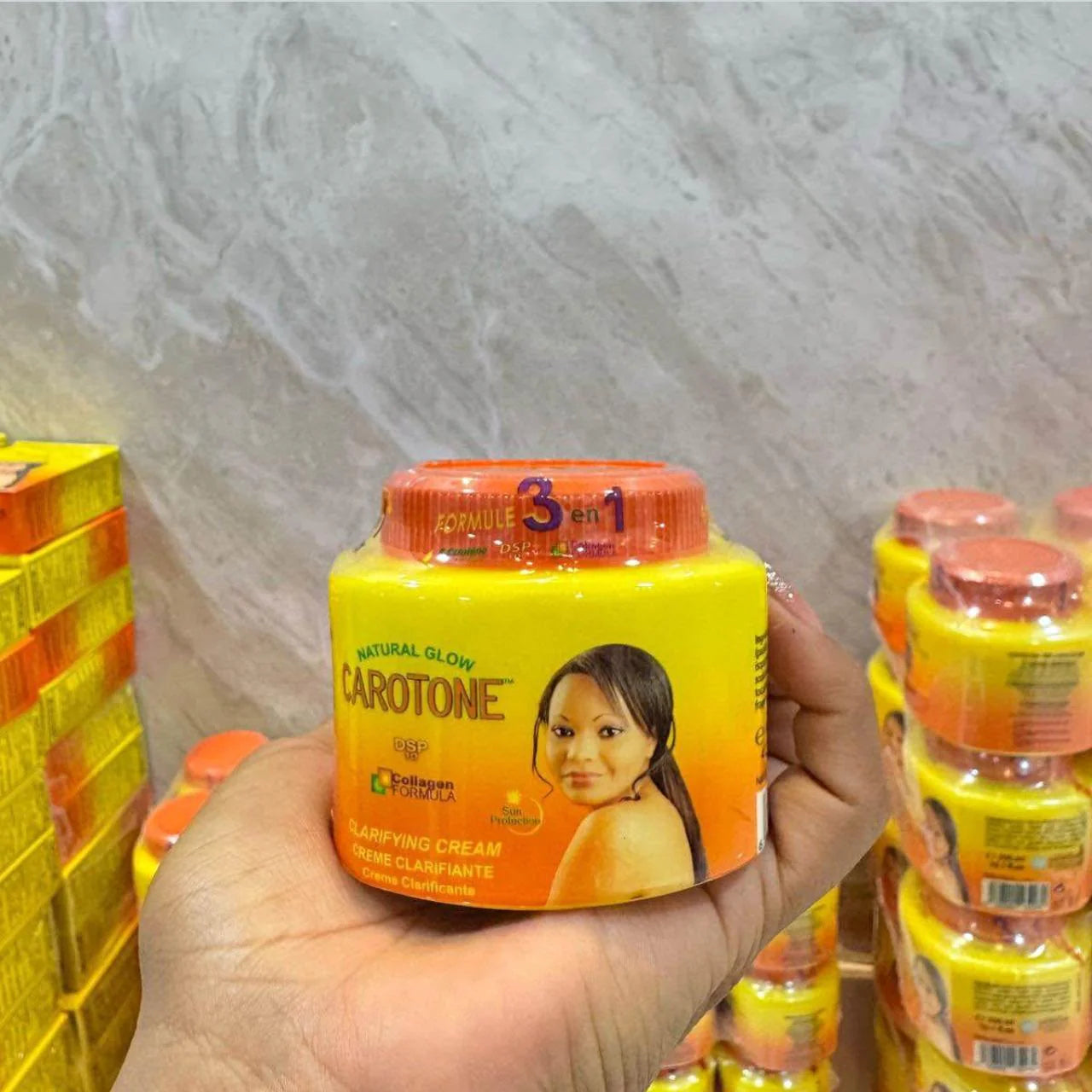 CREMA ACLARANTE CAROTONE ILUMINADORA 135ML